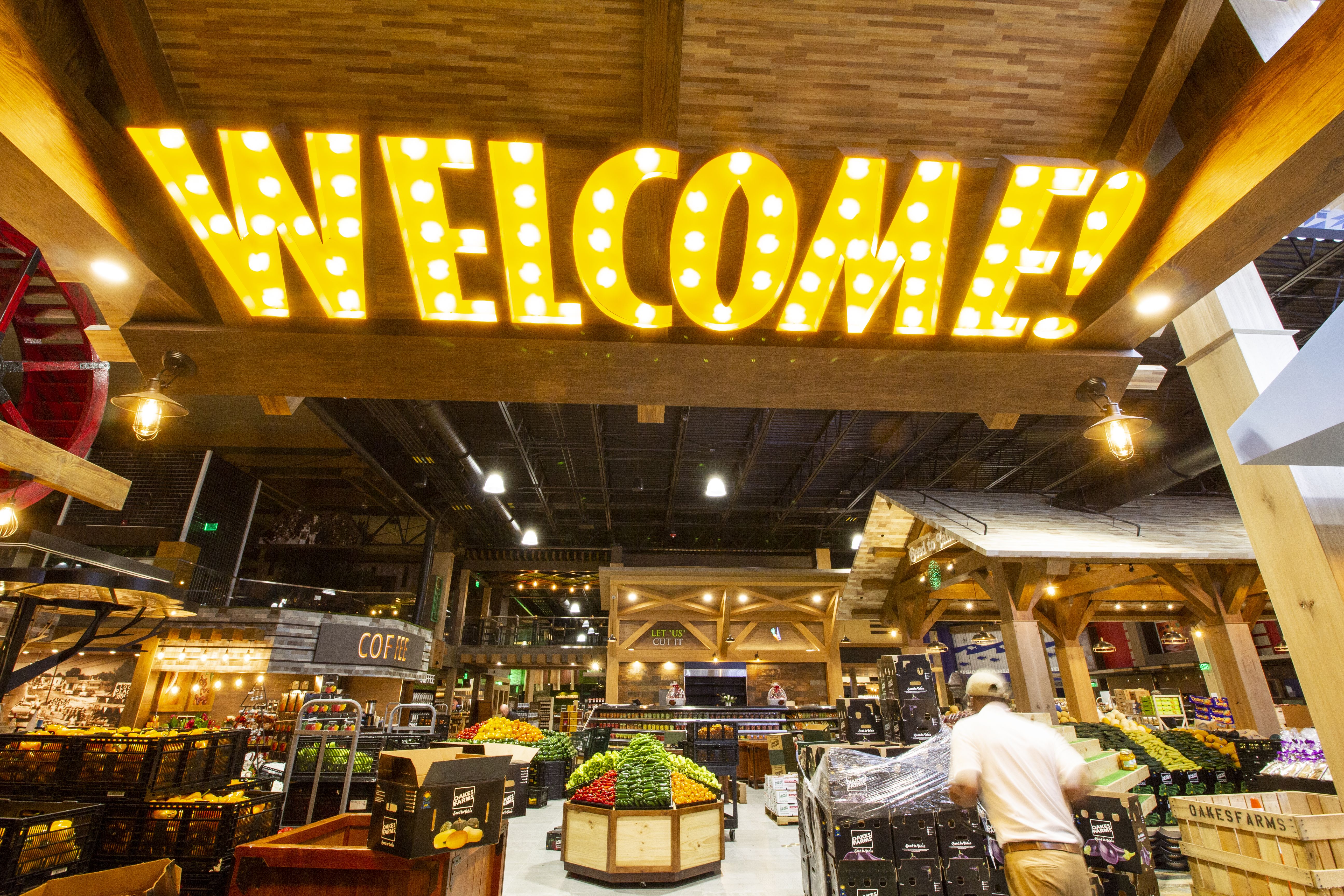 Architecture Comercial, Retail Design and Construction by Grupo Arquimagenes