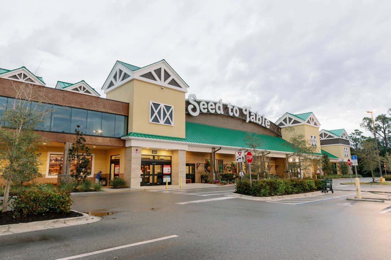 Architecture Comercial, Retail Design and Construction by Grupo Arquimagenes